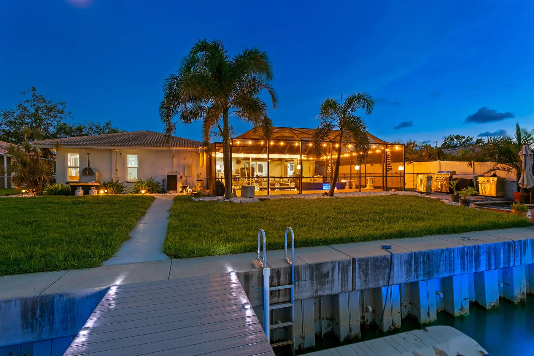 Exterior photo 11