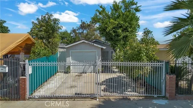 Exterior photo 8