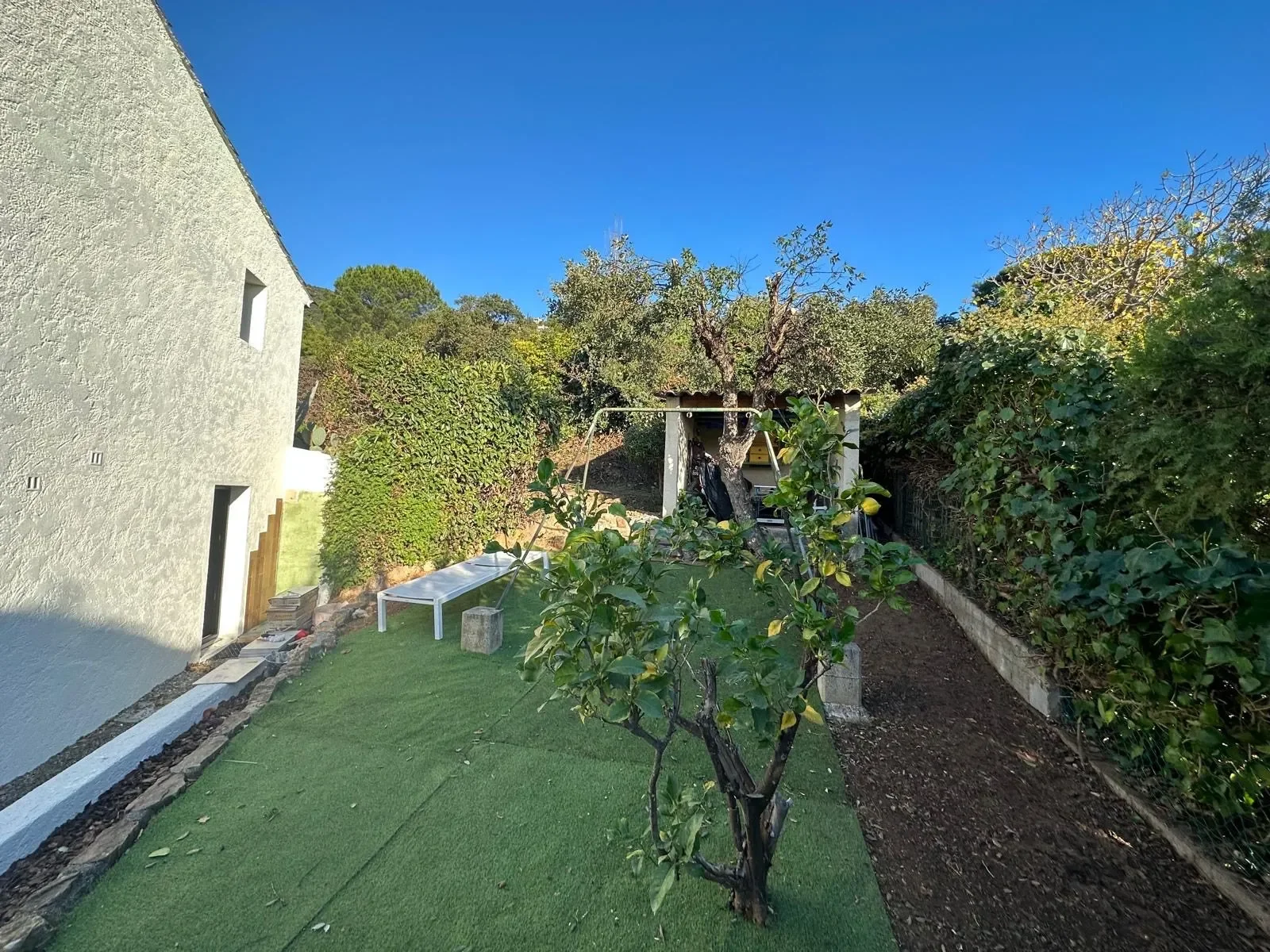 Exterior photo 3
