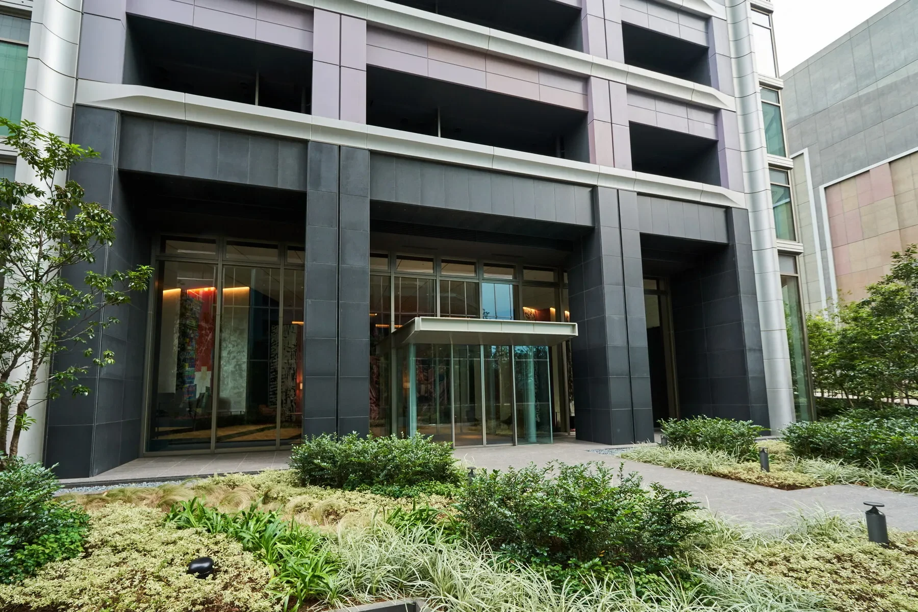 Exterior photo 2