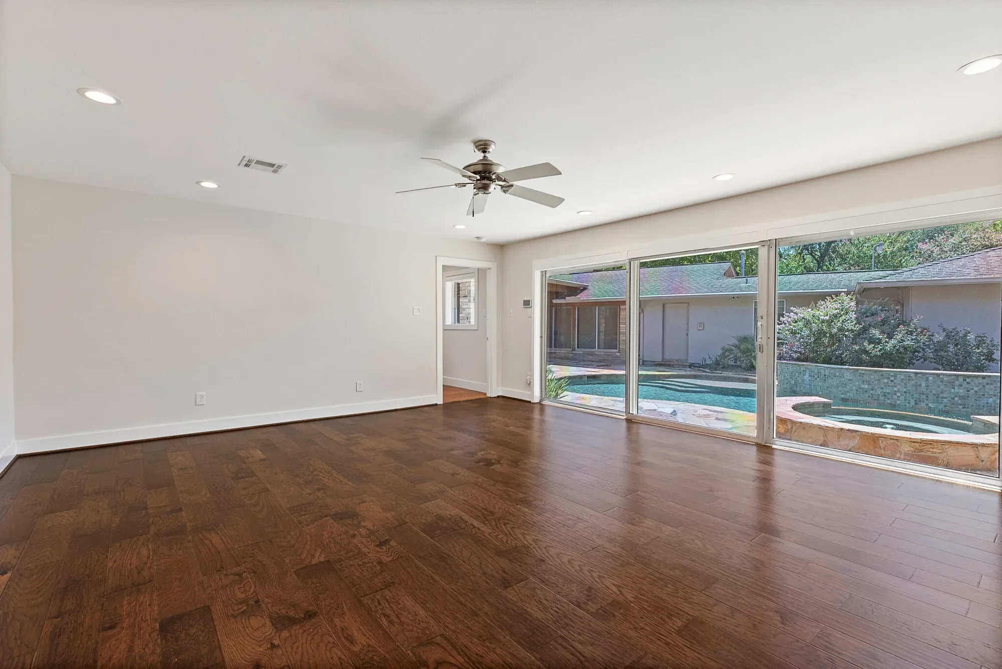 3322 N Braeswood Boulevard, Houston, TX 77025, Houston, Texas, United States. - Photo 35