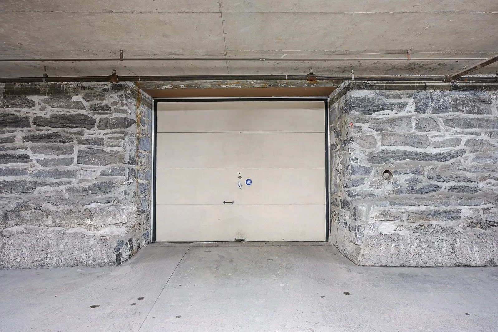 Exterior photo 1