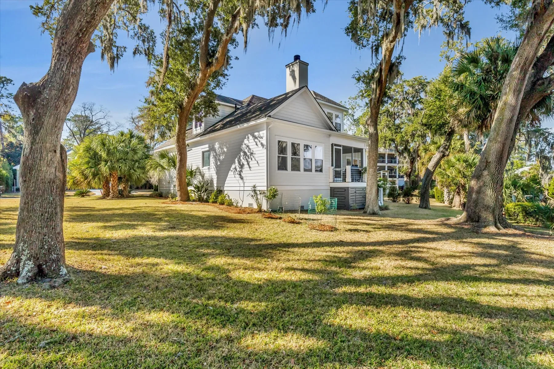 Exterior photo 7