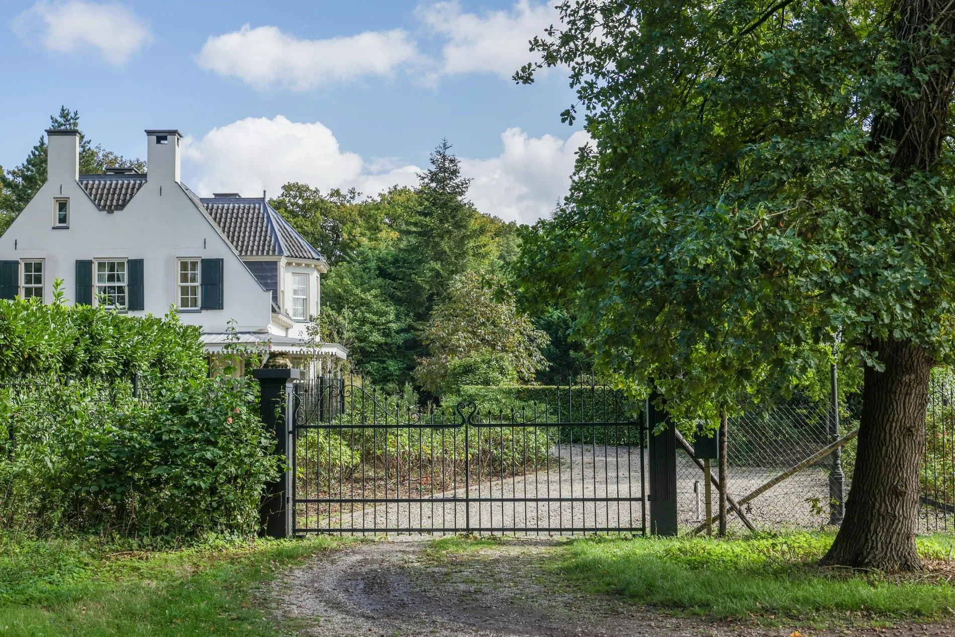 Exterior photo 7