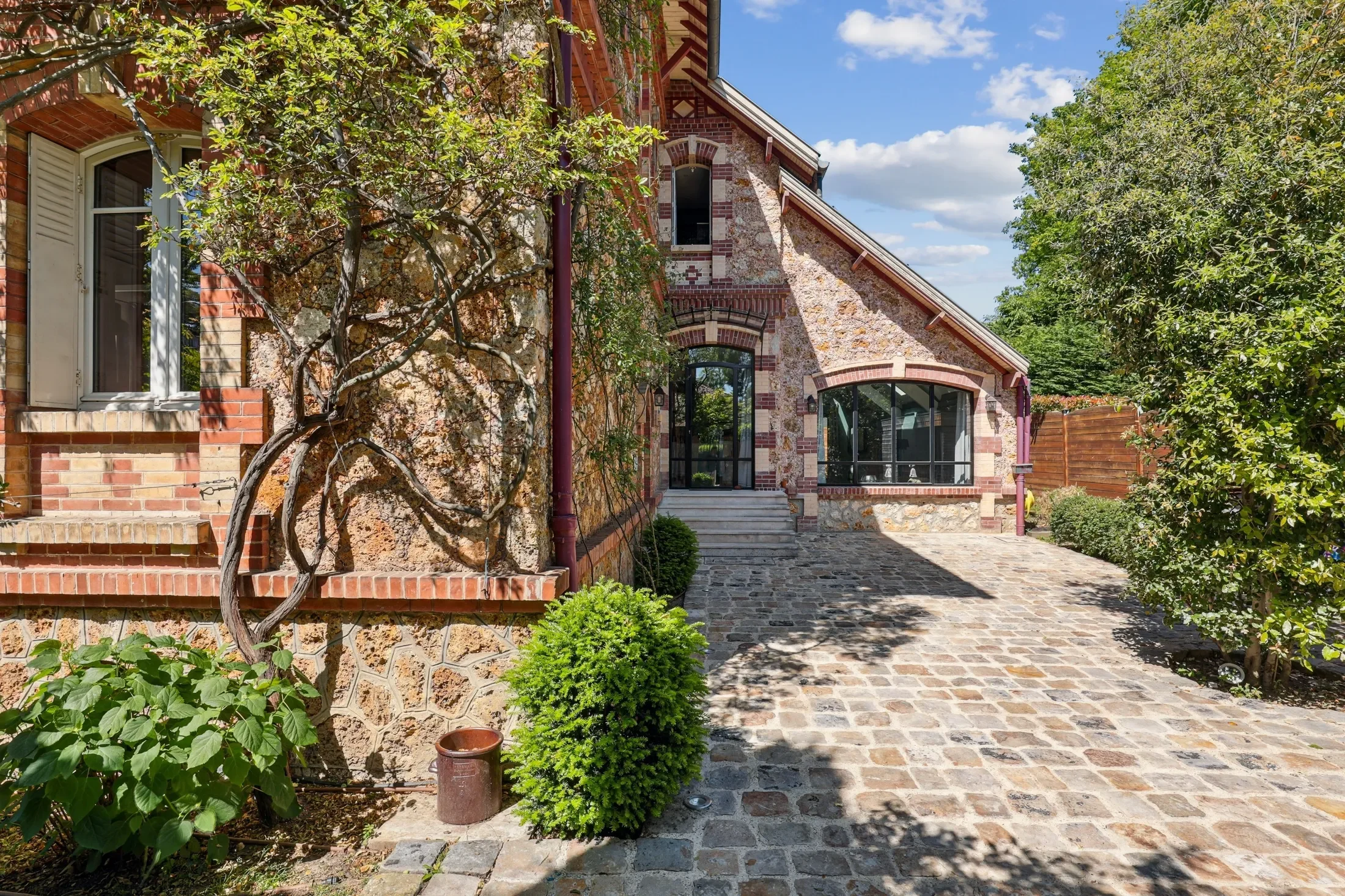 Exceptional House In Vaucresson