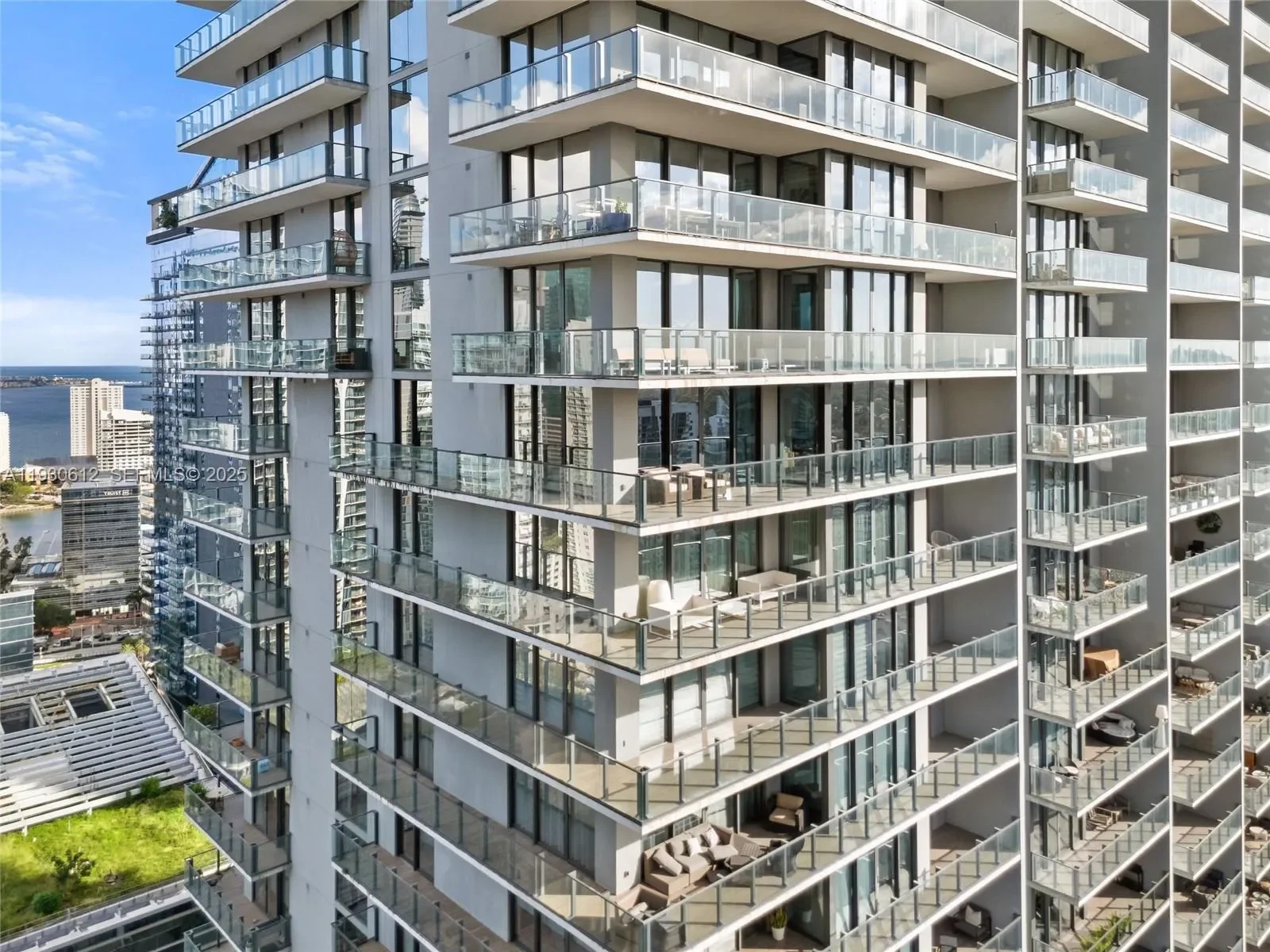 Exterior photo 5