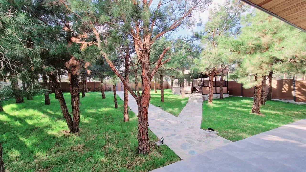 Exterior photo 6