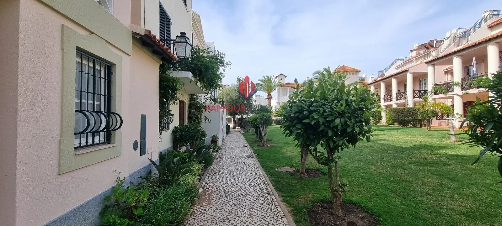Exterior photo 5