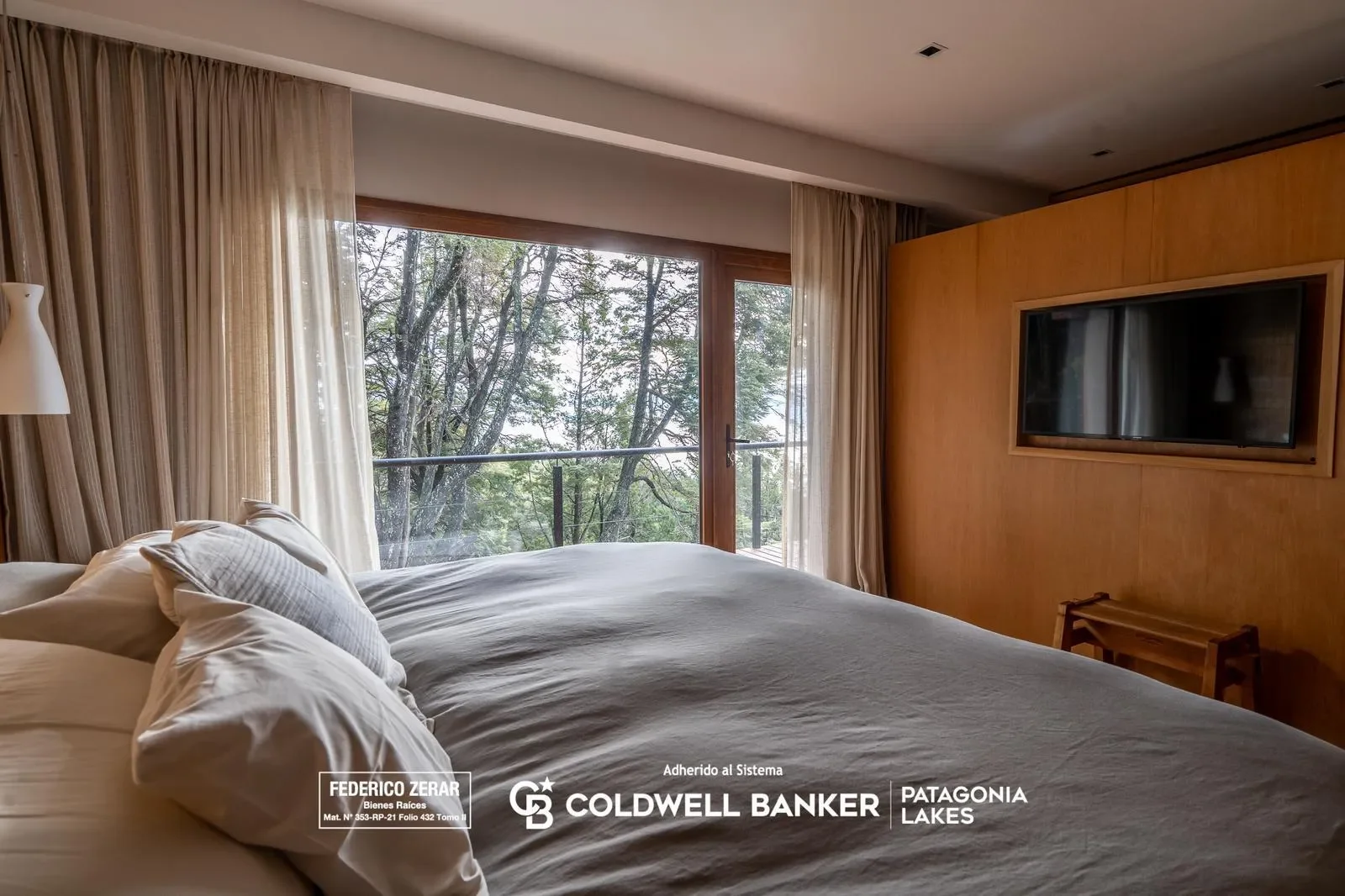 VENTA - Exclusiva casa de 8 ambientes, 5 dormitorios, 6 baños en barrio Las Vertientes, Bariloche, San Carlos de Bariloche, Río Negro, Argentina. - Photo 42