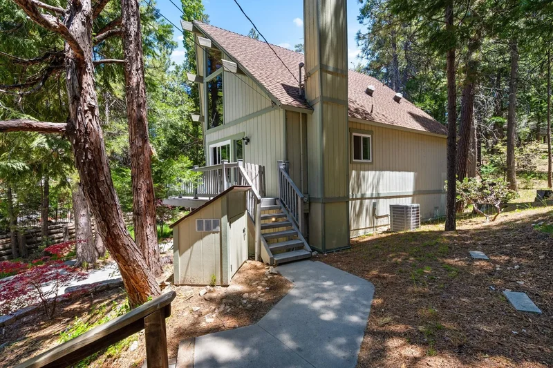 635 Grass Valley Road , Lake Arrowhead, CA 92352, Lake Arrowhead, California, United States. - Photo 28