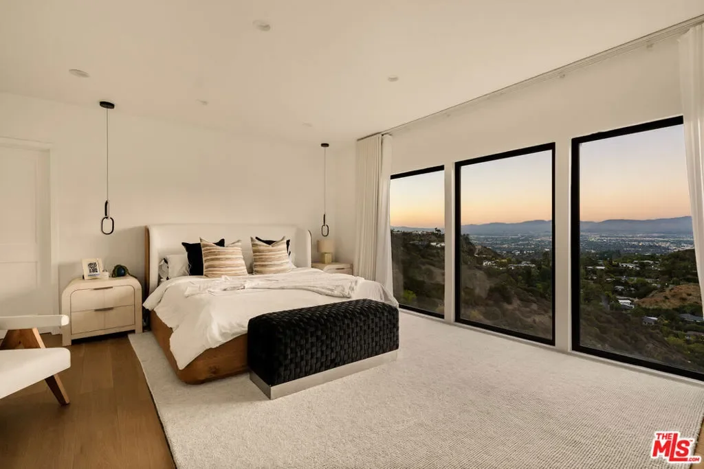 8620 Skyline Drive, Los Angeles, California, United States. - Photo 31