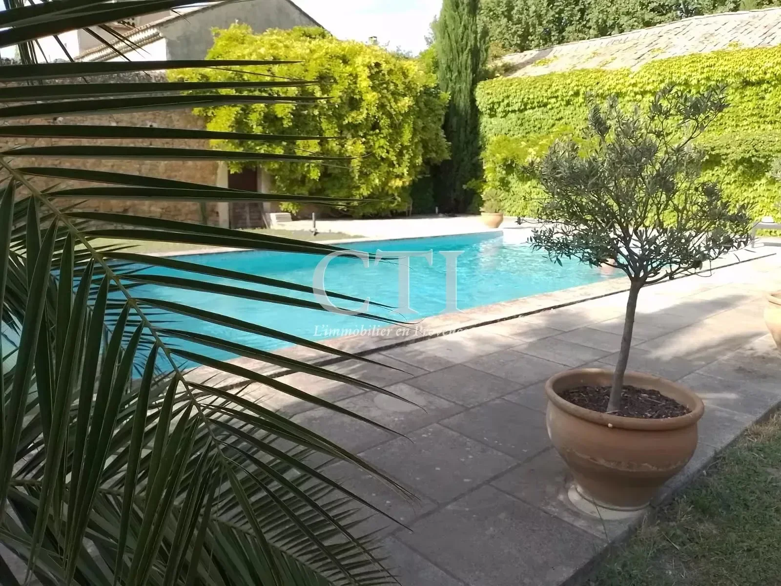 Exterior photo 9