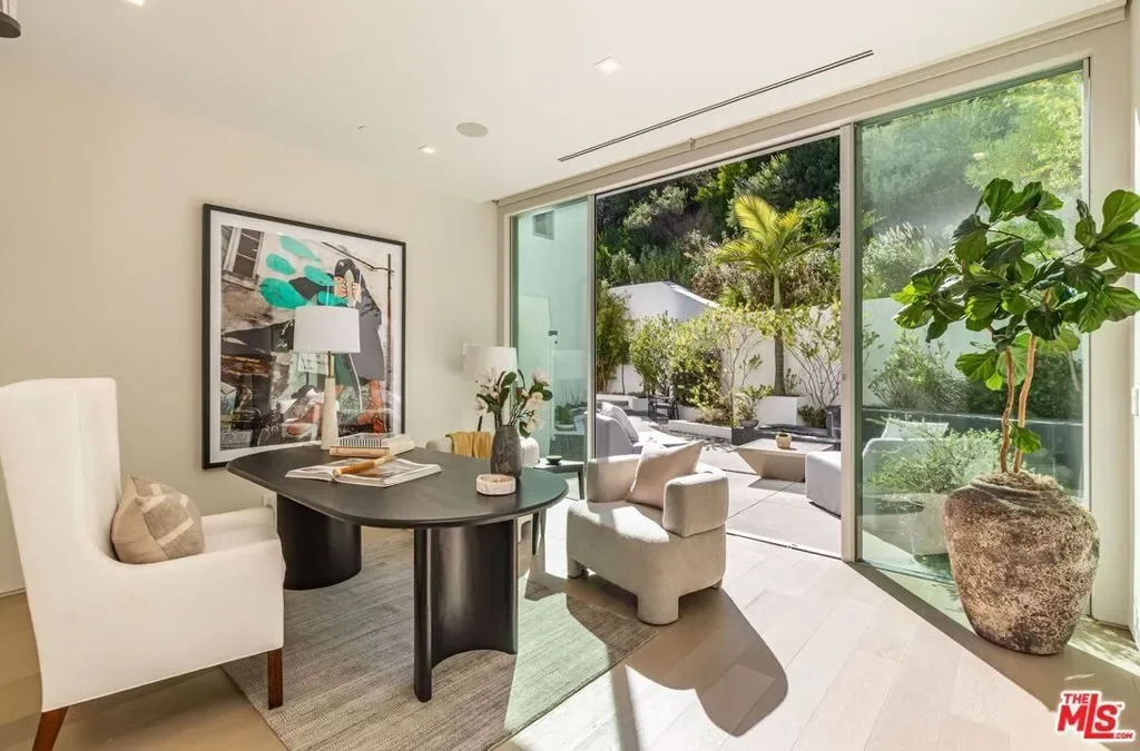 1895 Rising Glen Road, Los Angeles, California, United States. - Photo 22