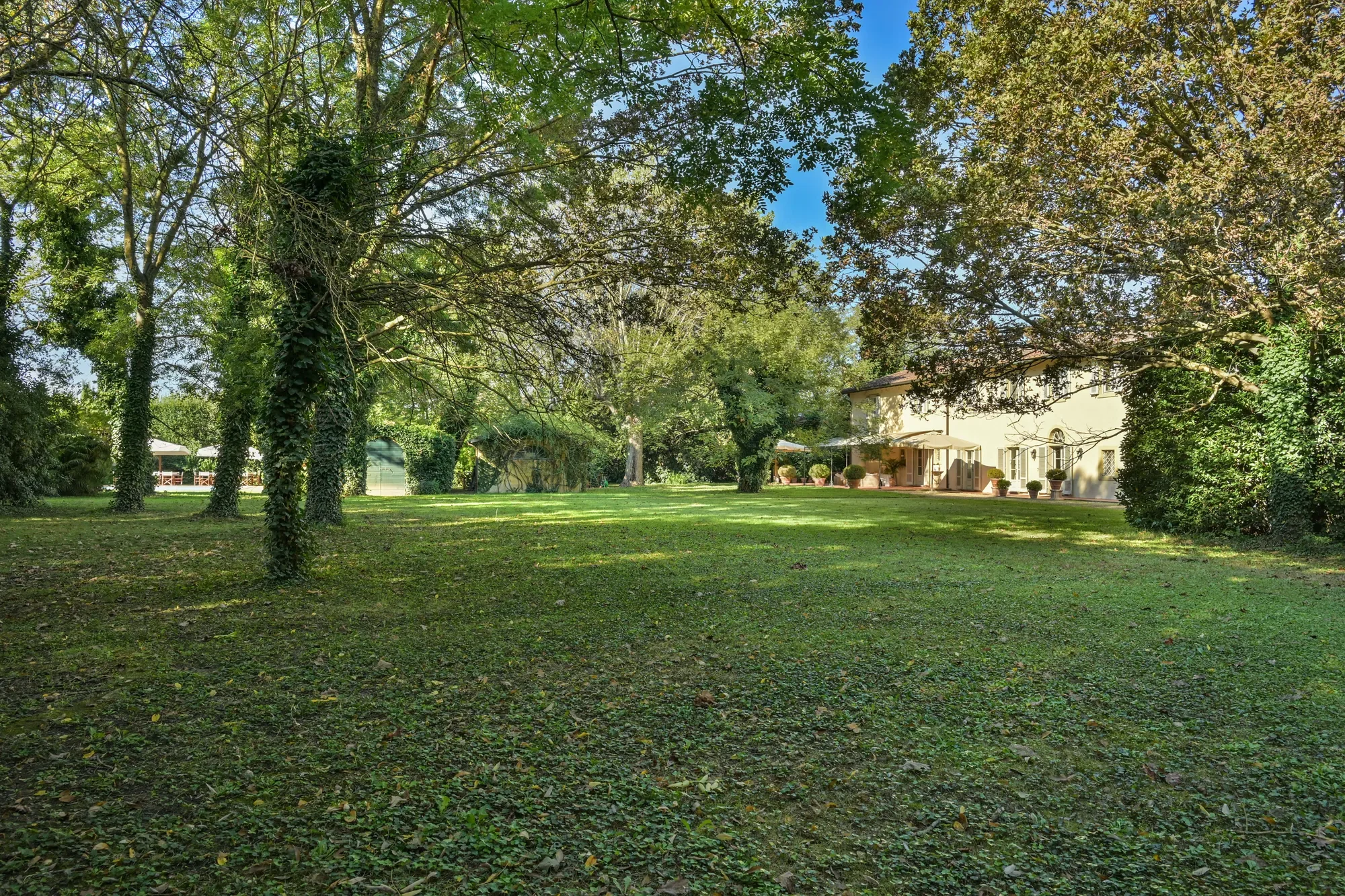 Exterior photo 12