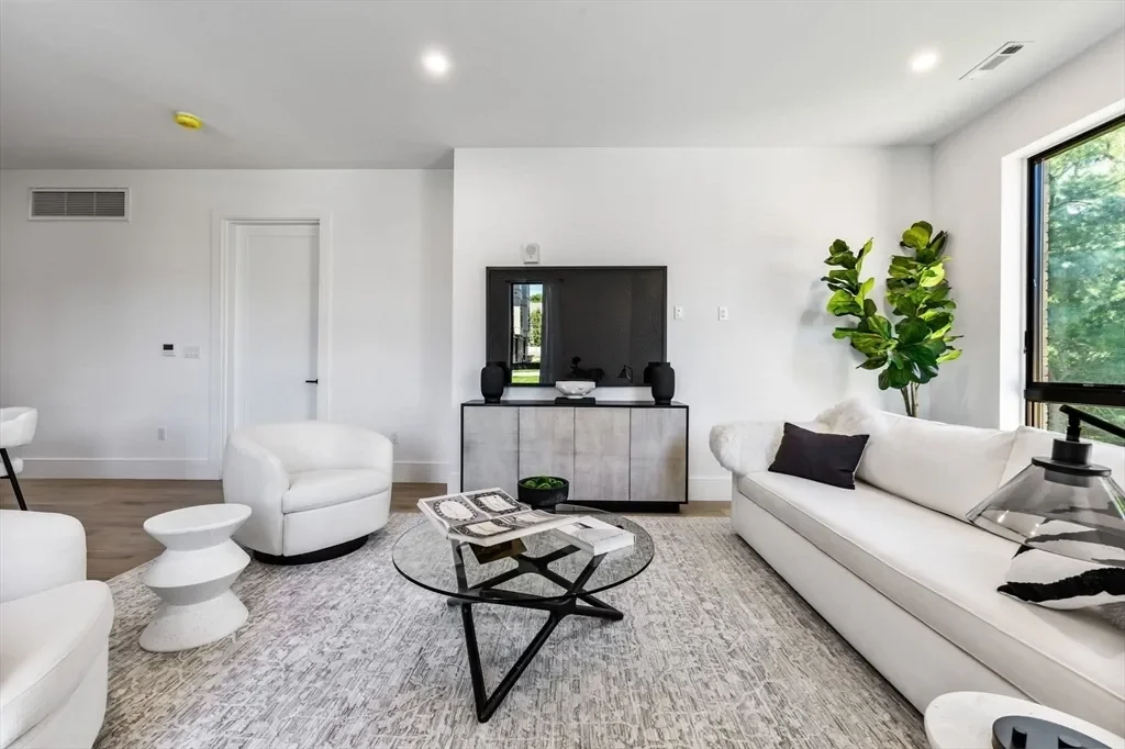 1114 Beacon St., Newton, Massachusetts, United States. - Photo 25