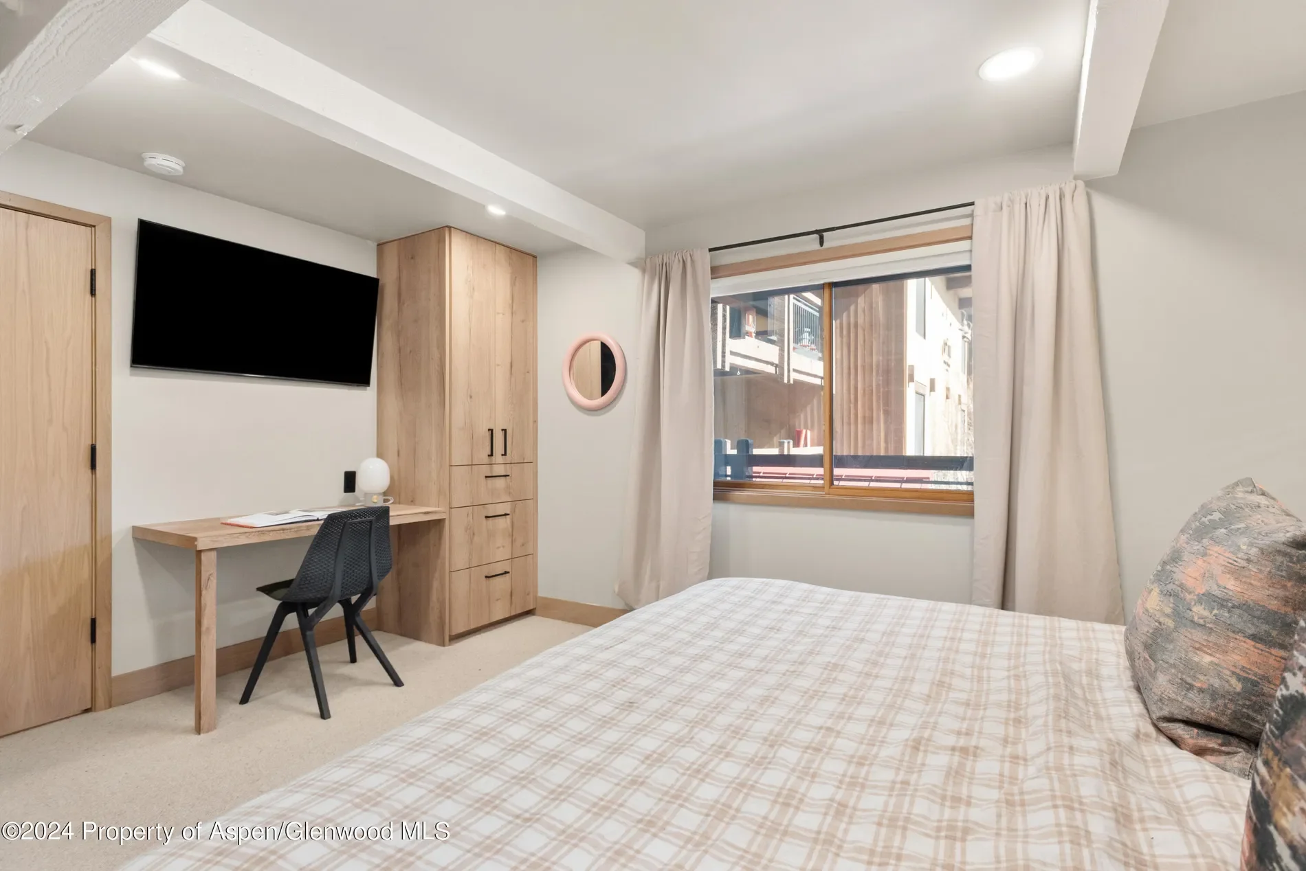 131 E Durant Avenue, Aspen, Colorado, United States. - Photo 7