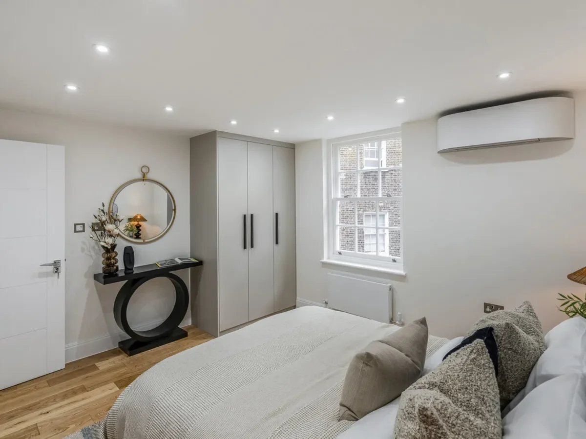 Cadogan Lane, London, SW1X, London, England, United Kingdom. - Photo 16