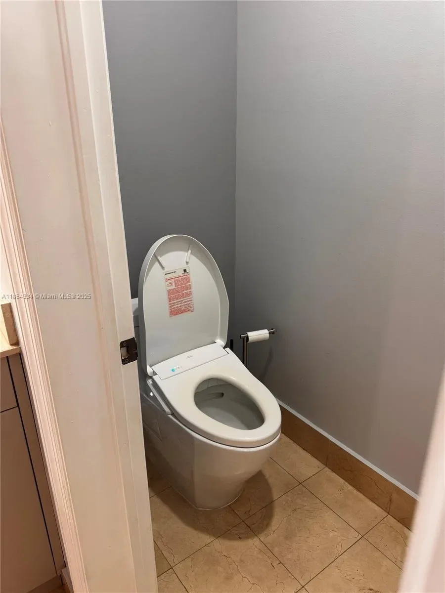 876 W Spinnaker Dr W, Hollywood, Florida, United States. - Photo 17
