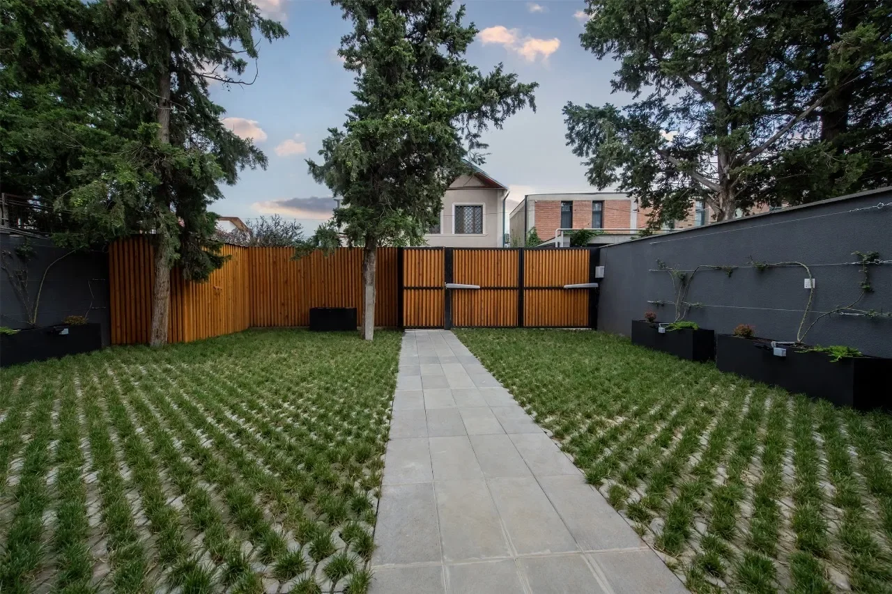 Exterior photo 10