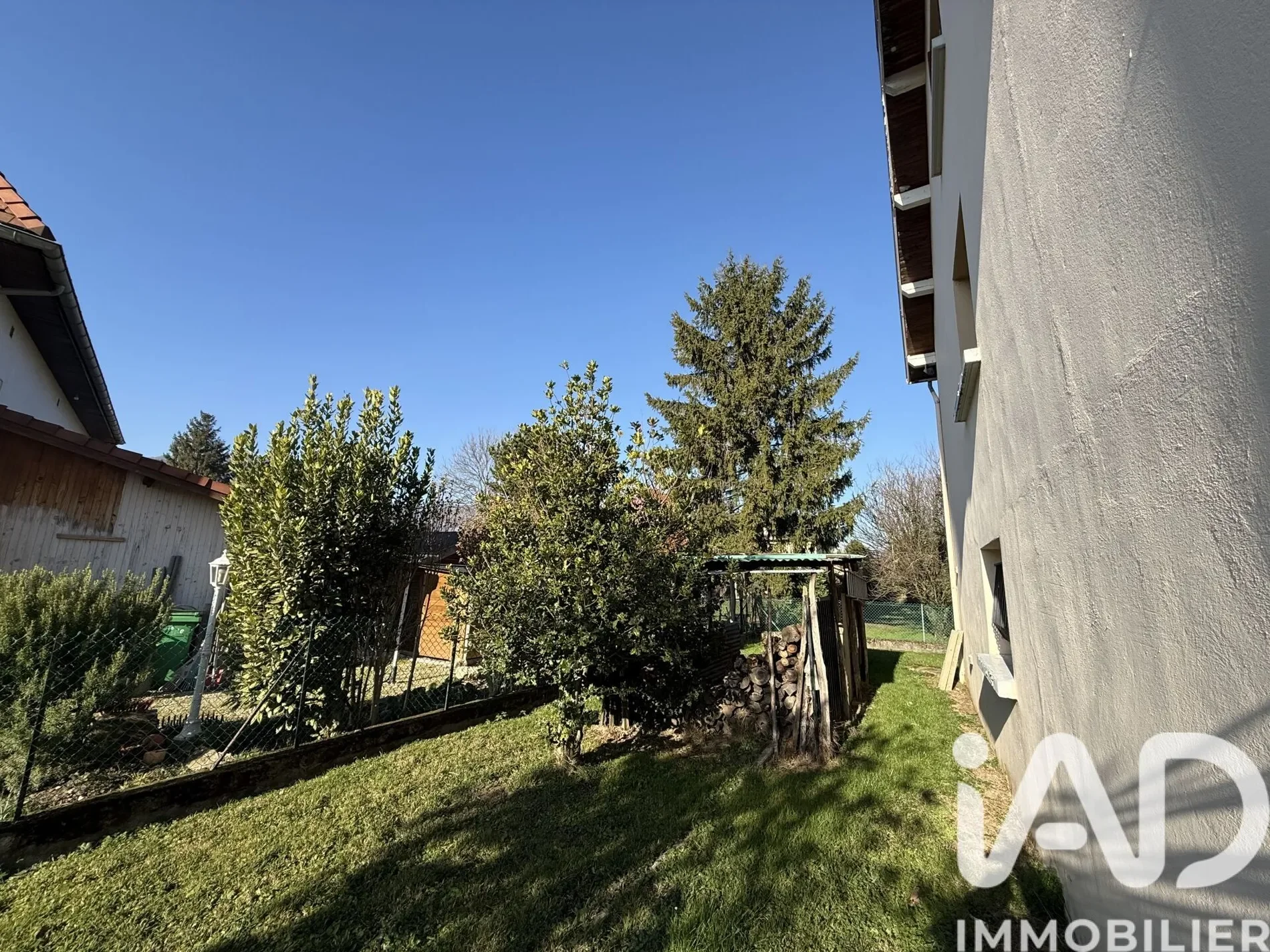 Exterior photo 7