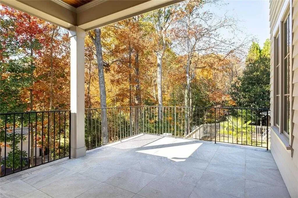 Exterior photo 8