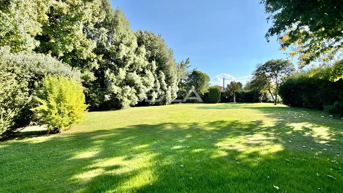 Exterior photo 5