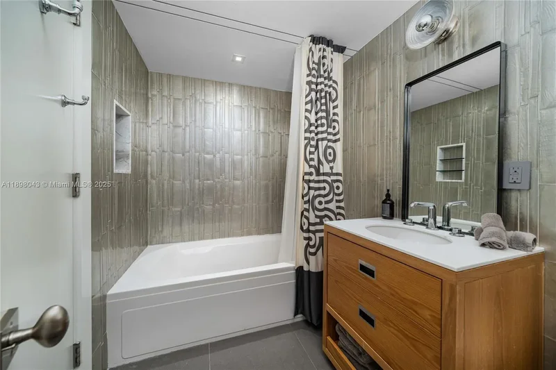 2155 Washington Ct 407, Miami Beach, Florida, United States. - Photo 9