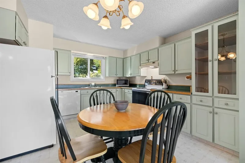 10212 Happy Valley Road, Summerland, British Columbia, Canada. - Photo 19