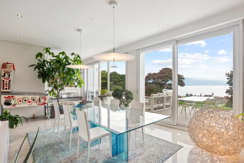 A Prestigious Setting In The Heart Of A Nuisance Free Neighborhood!