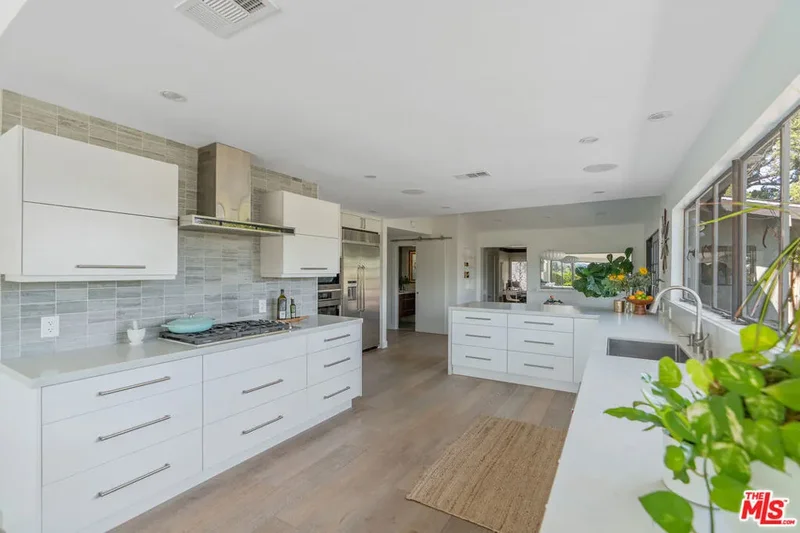 5858 Mcdonie Avenue, Los Angeles, California, United States. - Photo 7