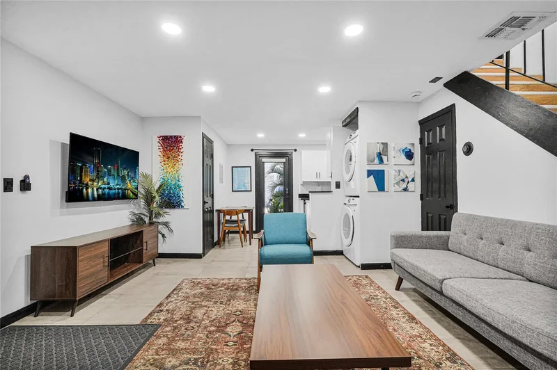 621 NE 28th St, Oakland Park, Florida, United States. - Photo 80