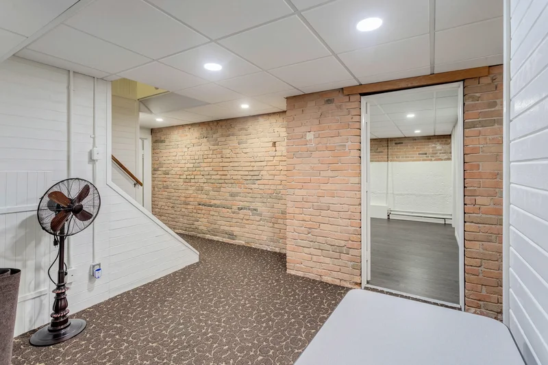 10417 Saskatchewan Drive NW, Edmonton, AB T6E 4R8, Edmonton, Alberta, Canada. - Photo 37