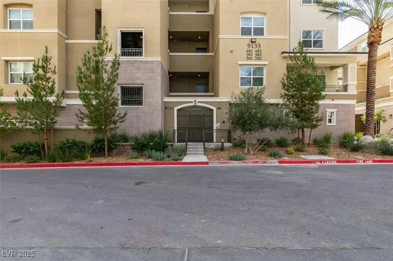 9133 Las Manaitas Avenue 401, Las Vegas, Nevada, United States. - Photo 2