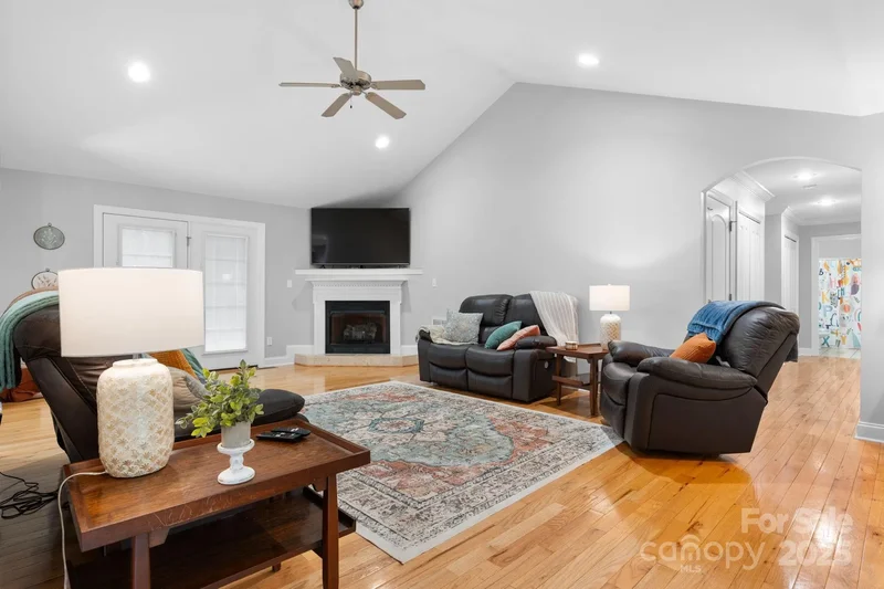 1158 Waterford Drive, Hickory, NC 28602, Hickory, North Carolina, United States. - Photo 15