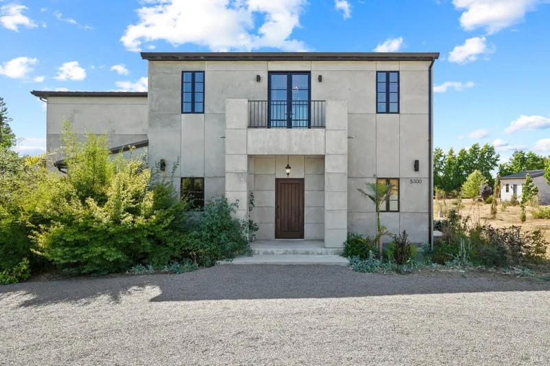 Single Family Residence in Sebastopol