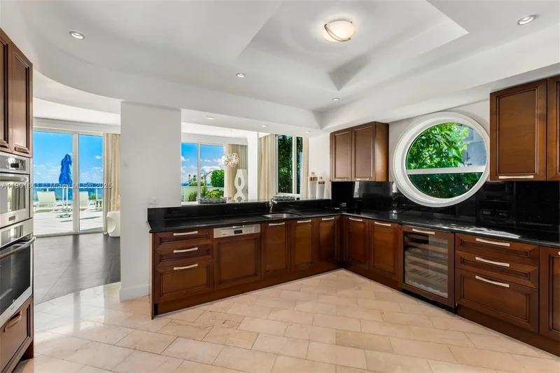 4391 Collins Ave 512, Miami Beach, Florida, United States. - Photo 3