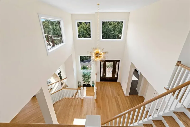 89 Old Canoe Place Road, Hampton Bays, New York, United States. - Photo 11