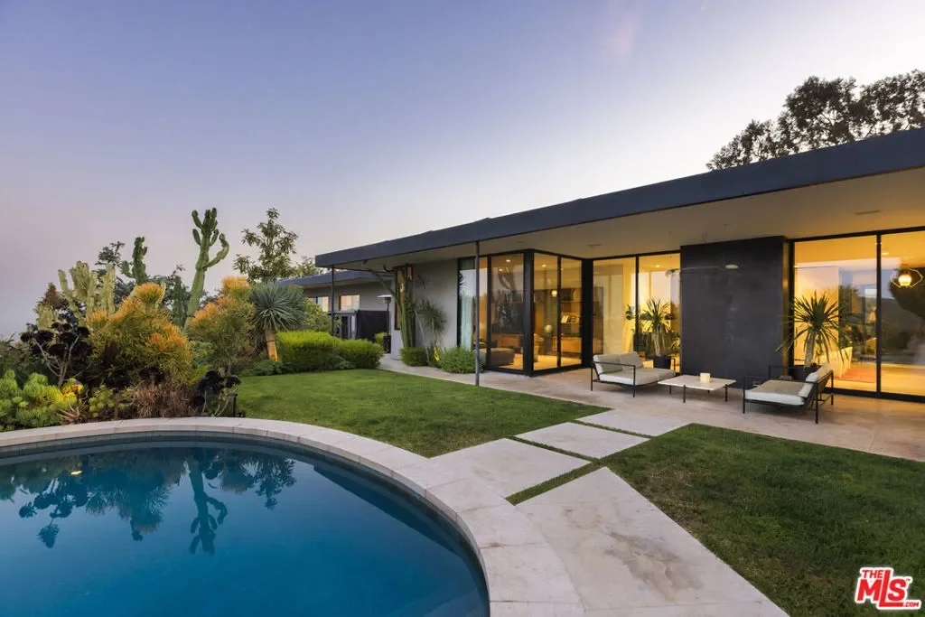 3306 Deronda Drive, Los Angeles, California, United States. - Photo 18