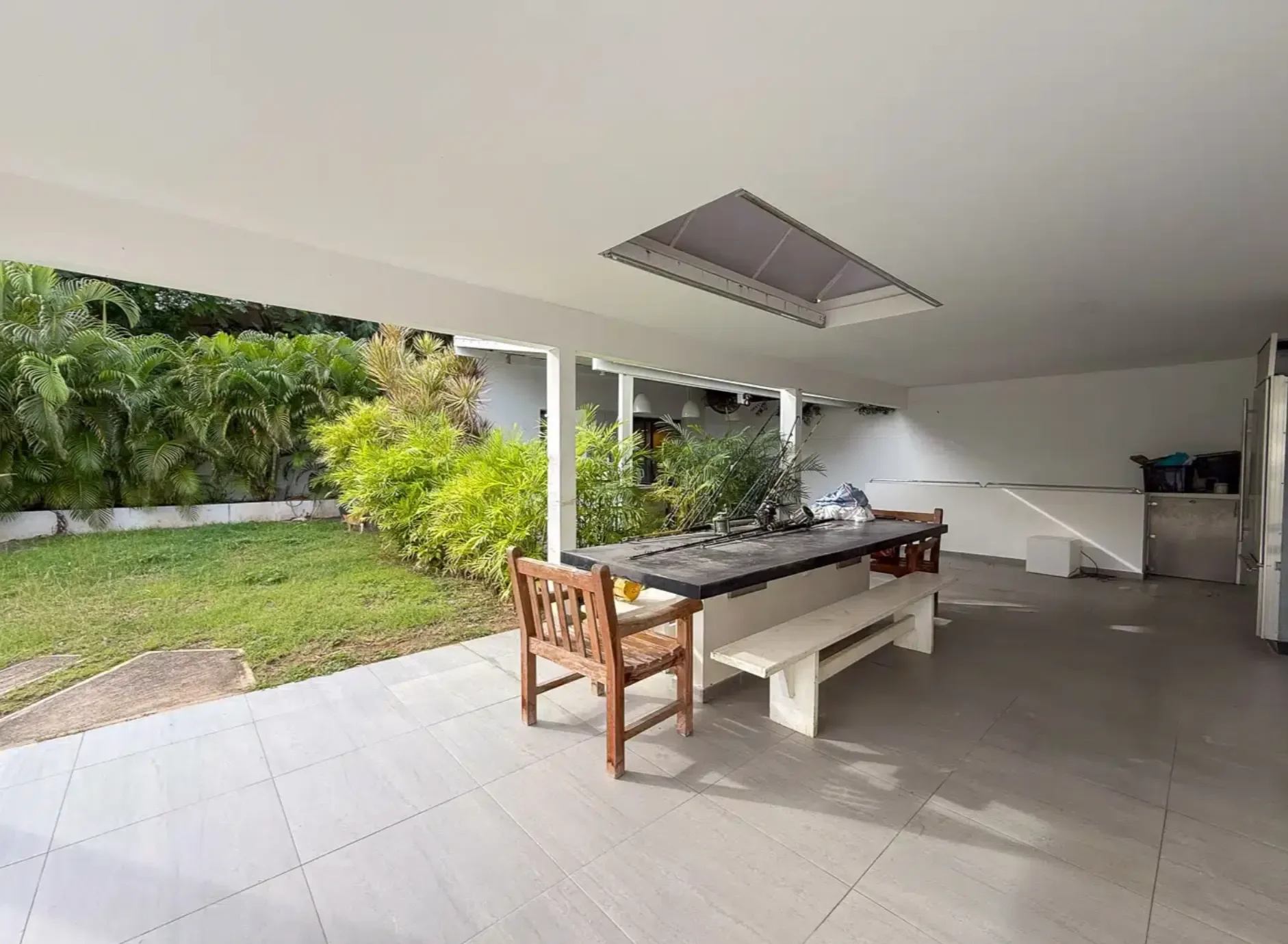 Exterior photo 6