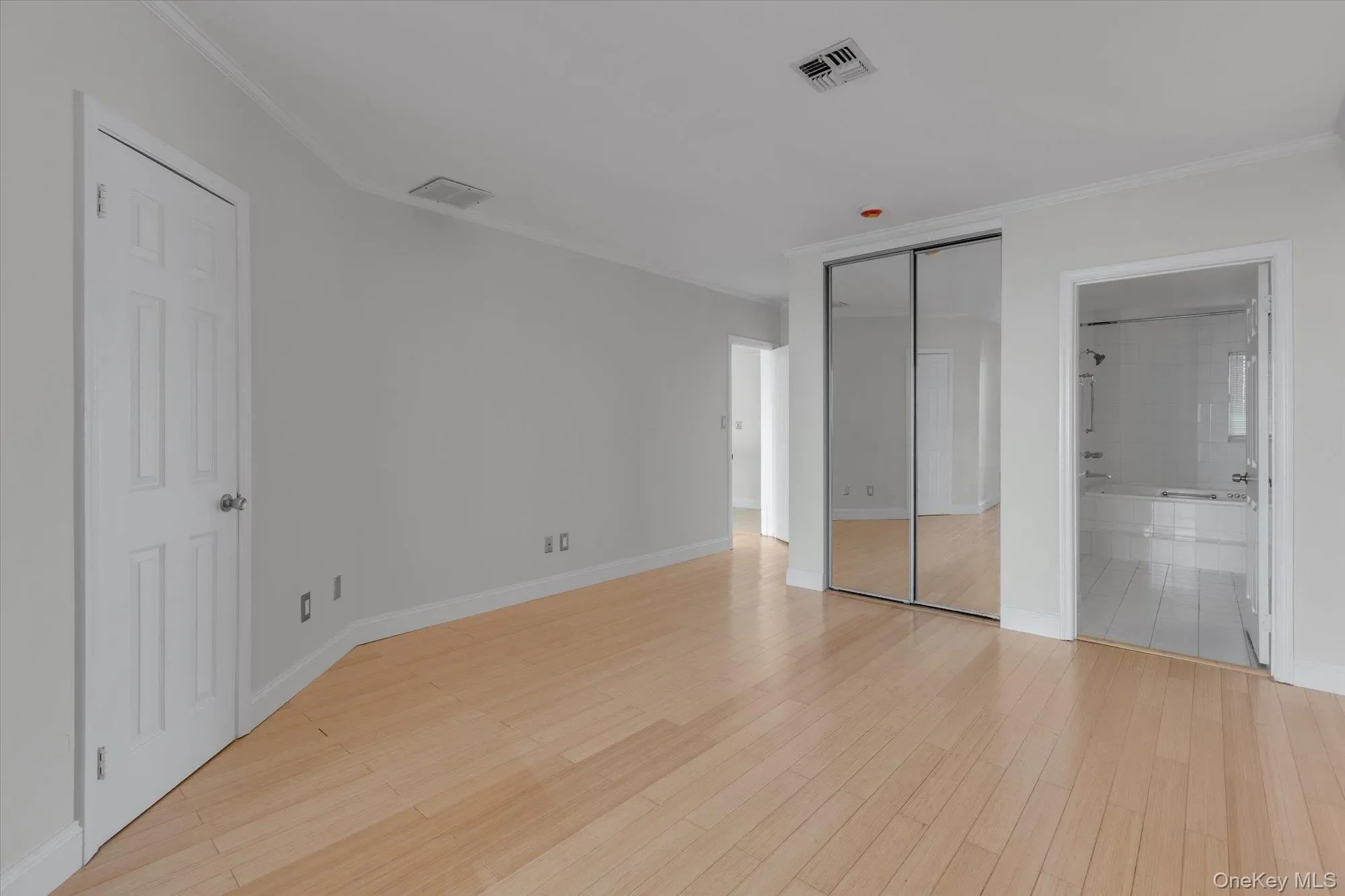 209 Fox Hill Drive, Calverton, New York, United States. - Photo 10
