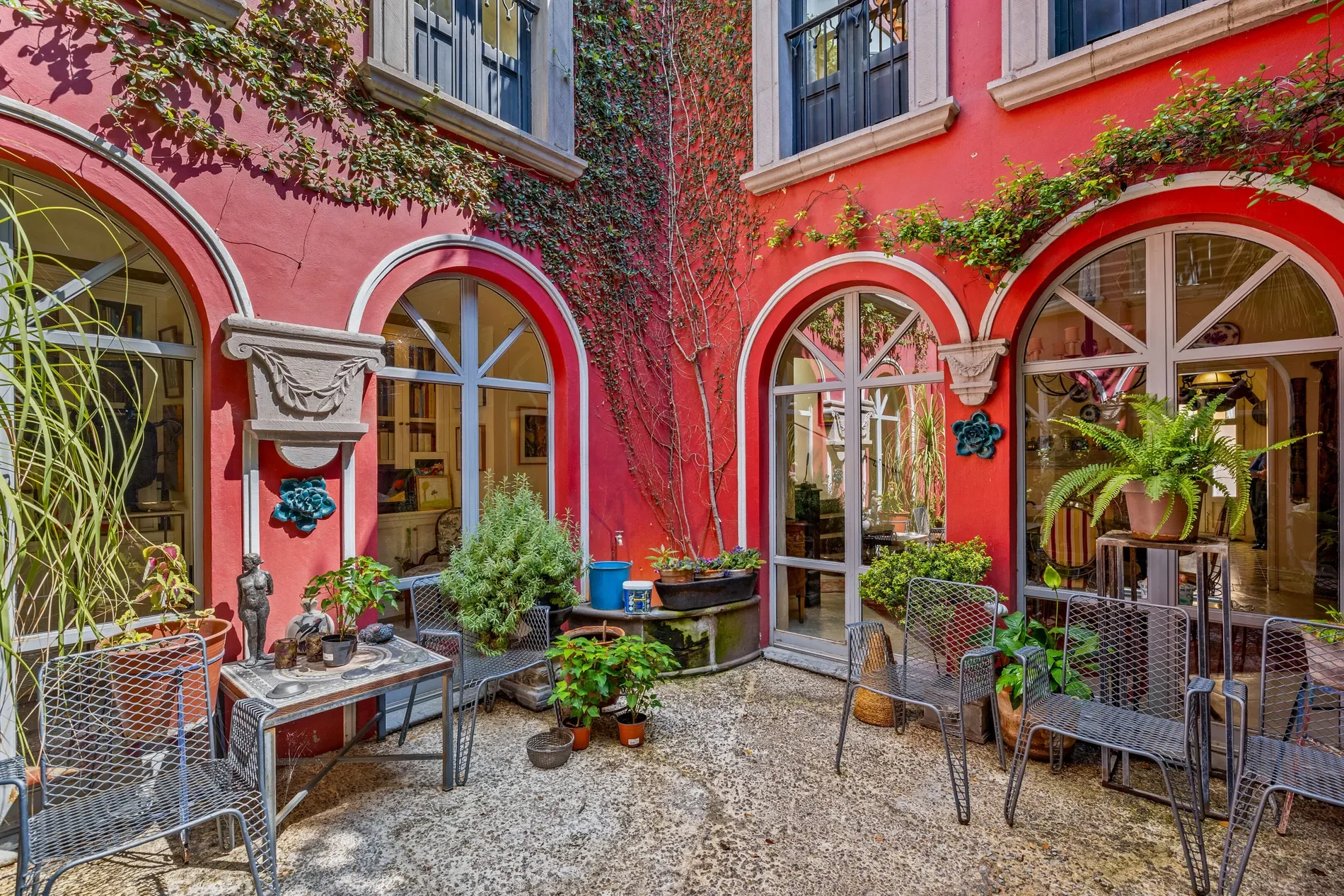 Exterior photo 3