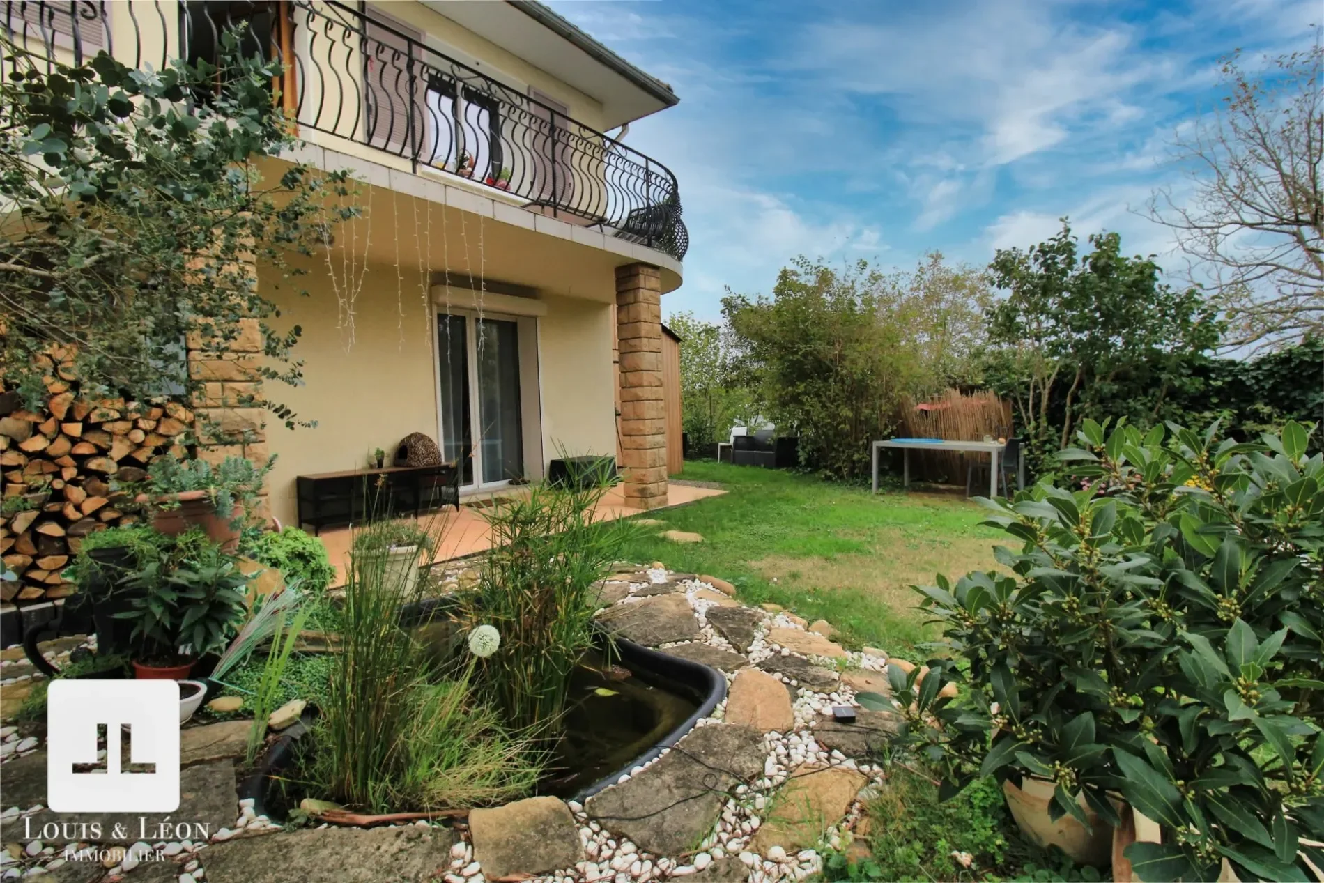 Exterior photo 2