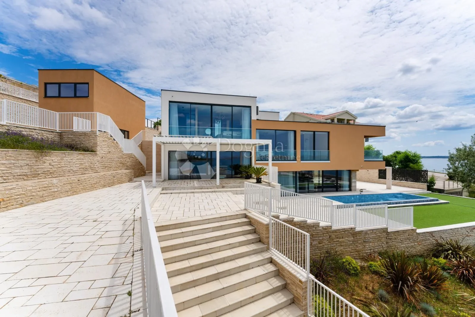 Exterior photo 9