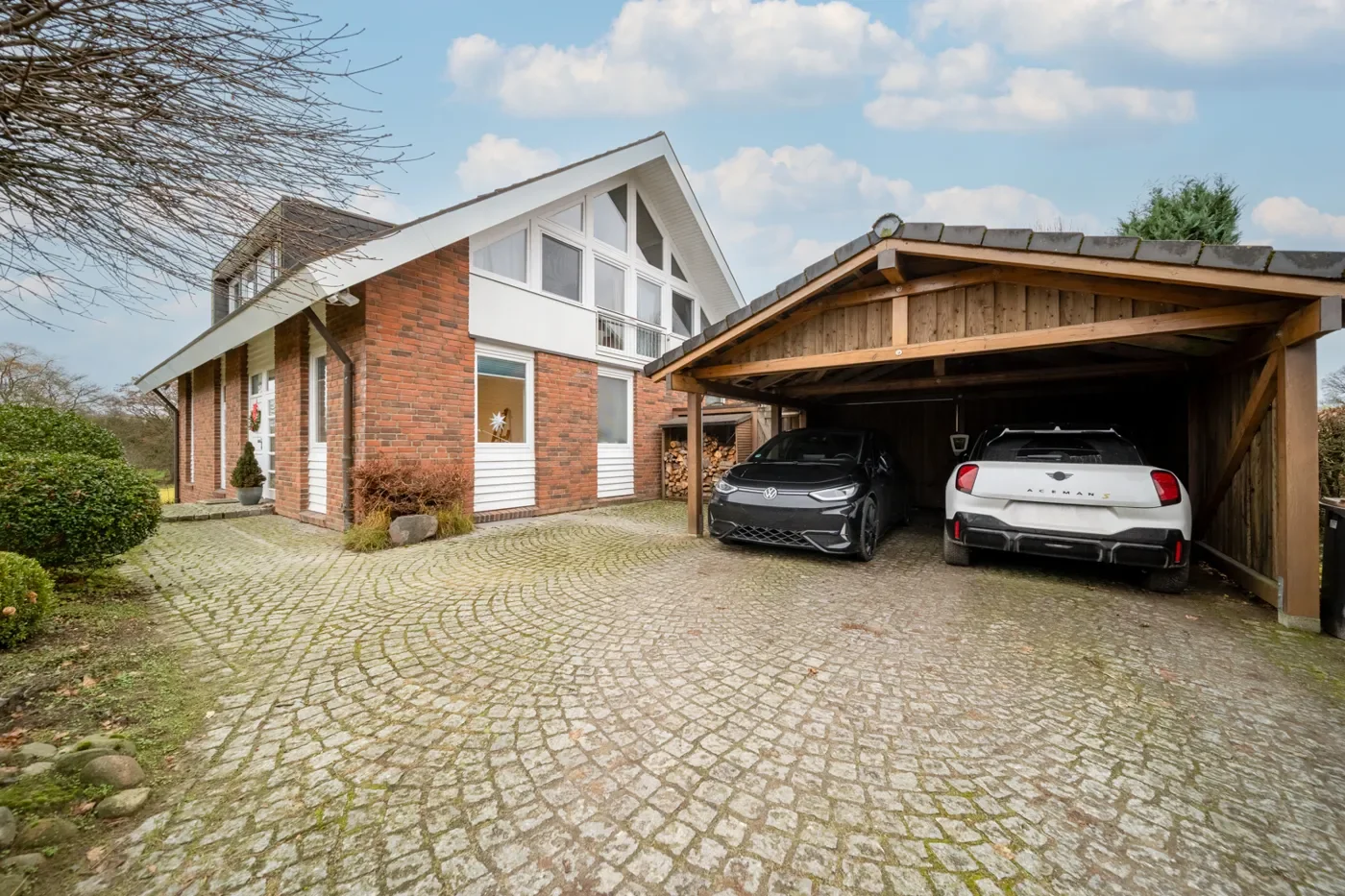 Exterior photo 2