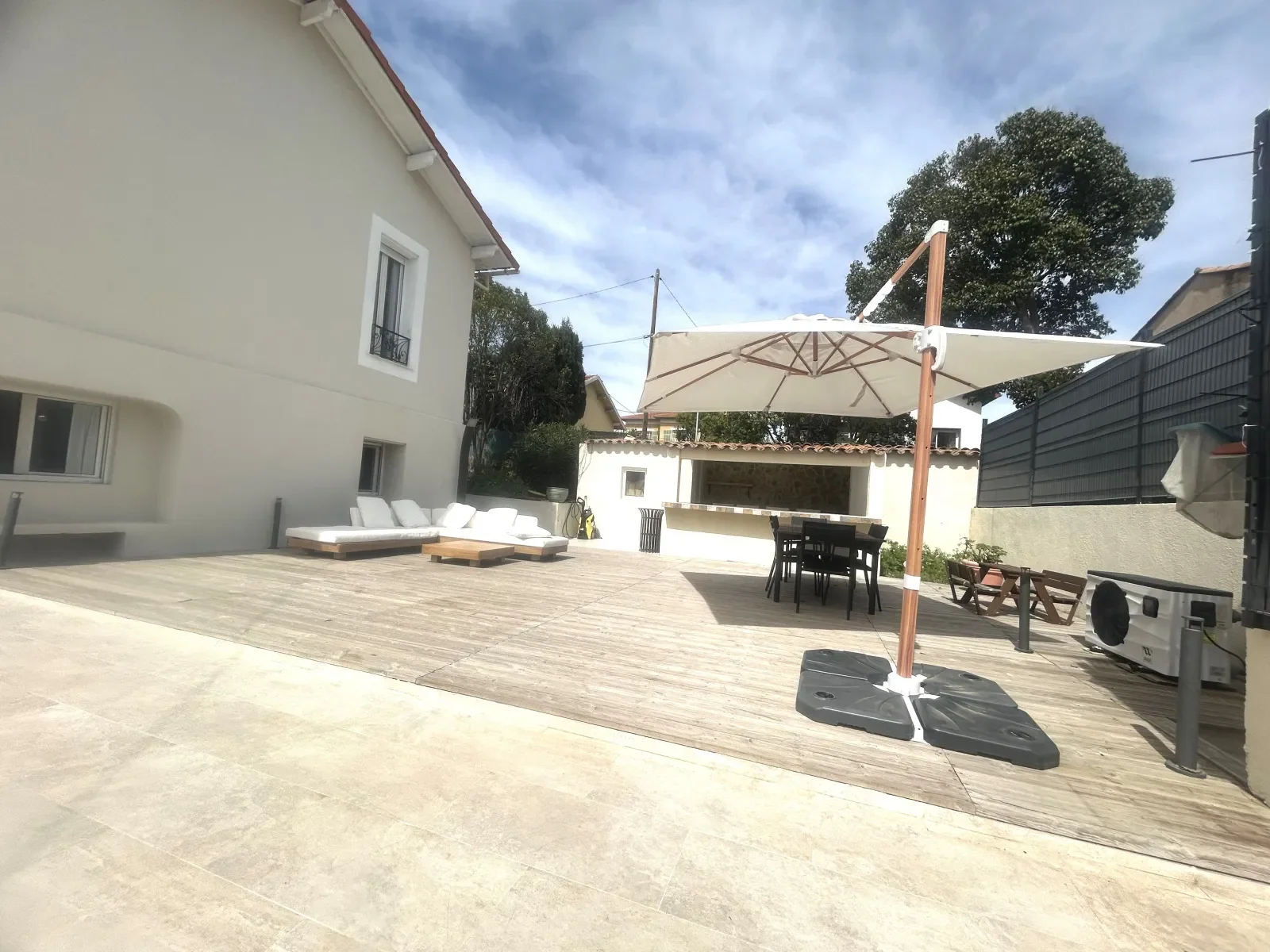 Exterior photo 10