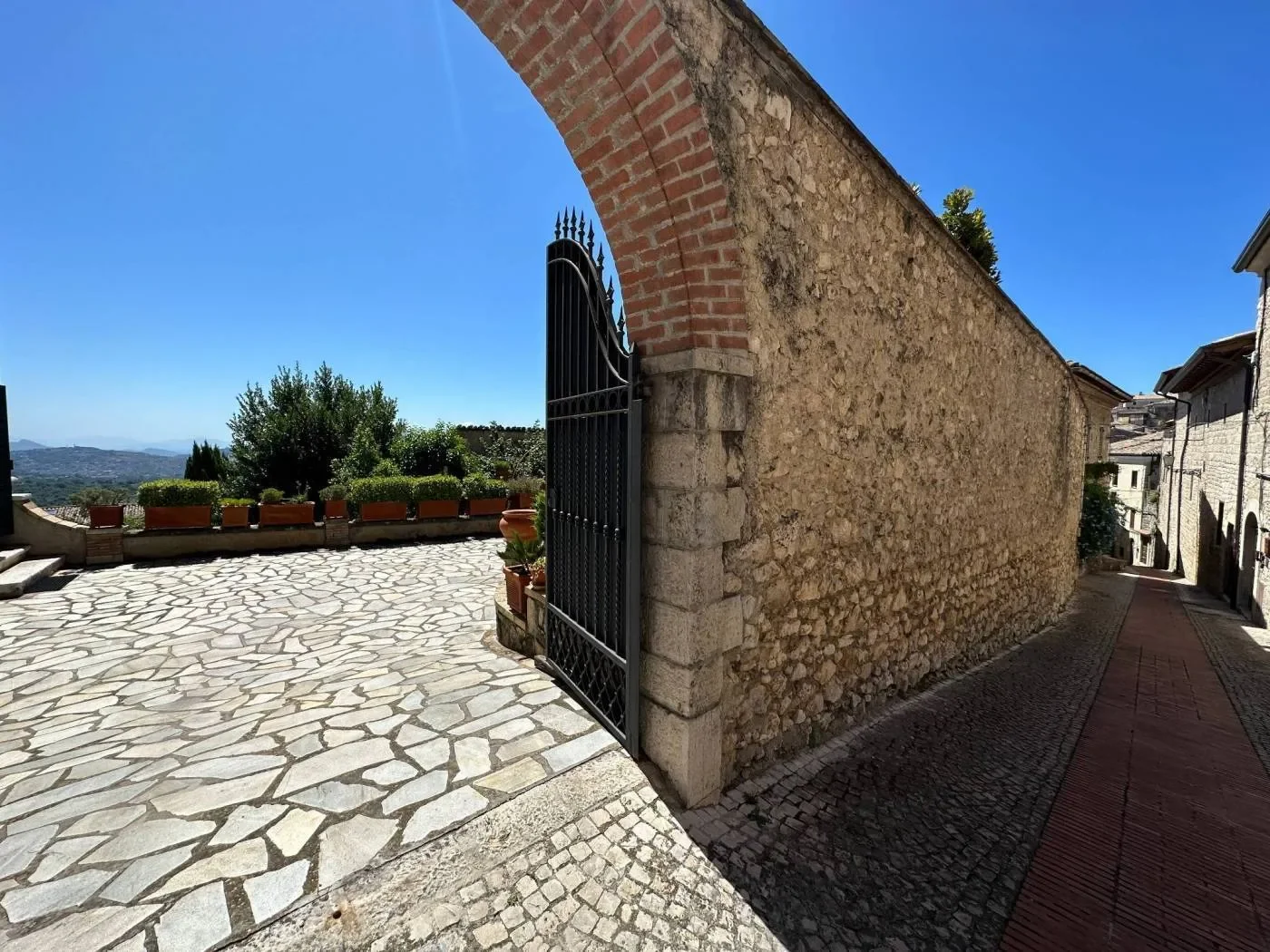 Exterior photo 10