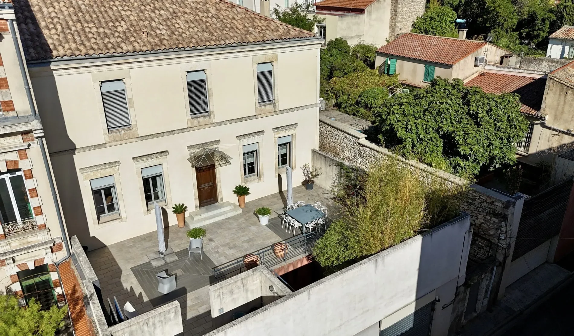 Exterior photo 1