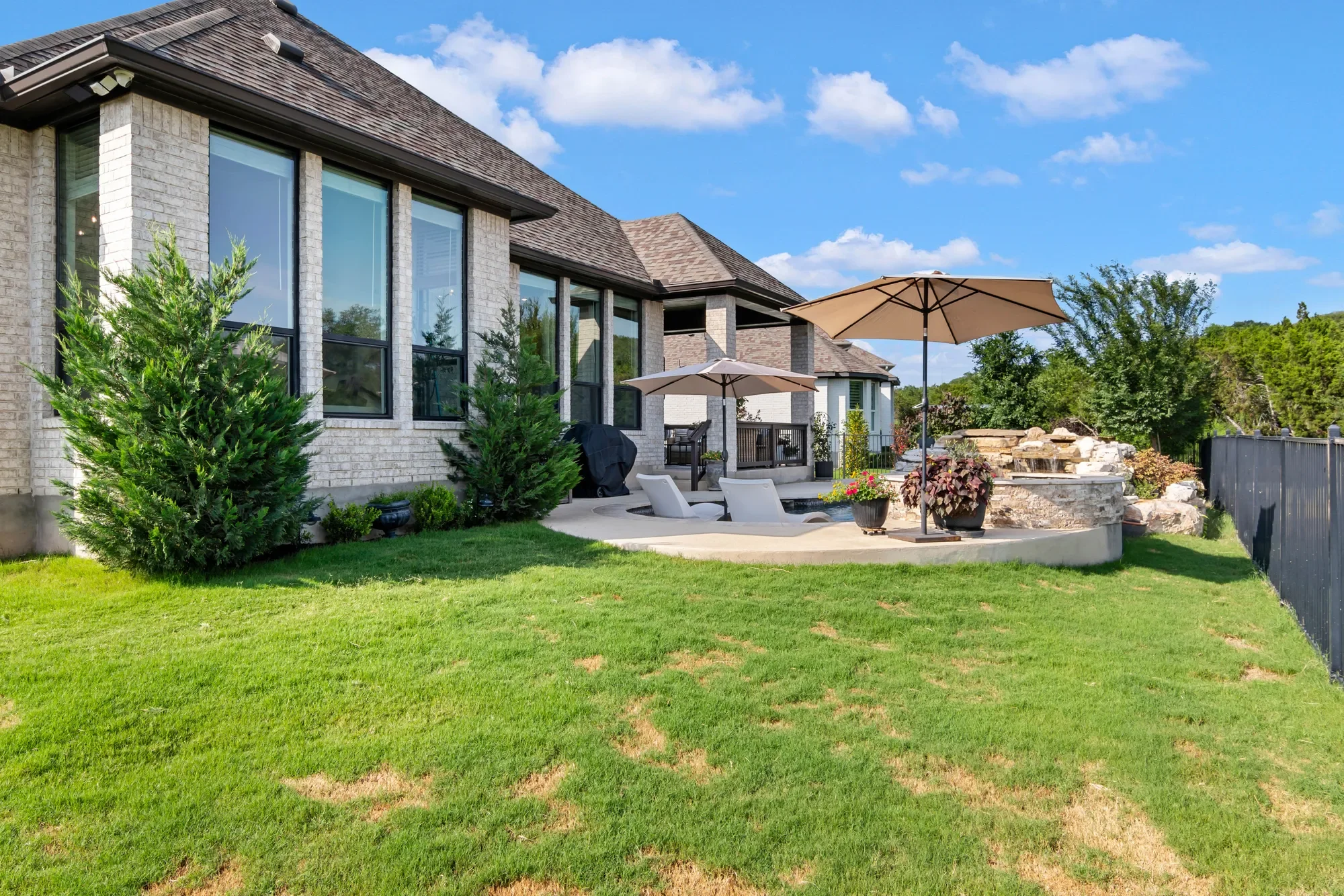 Exterior photo 9