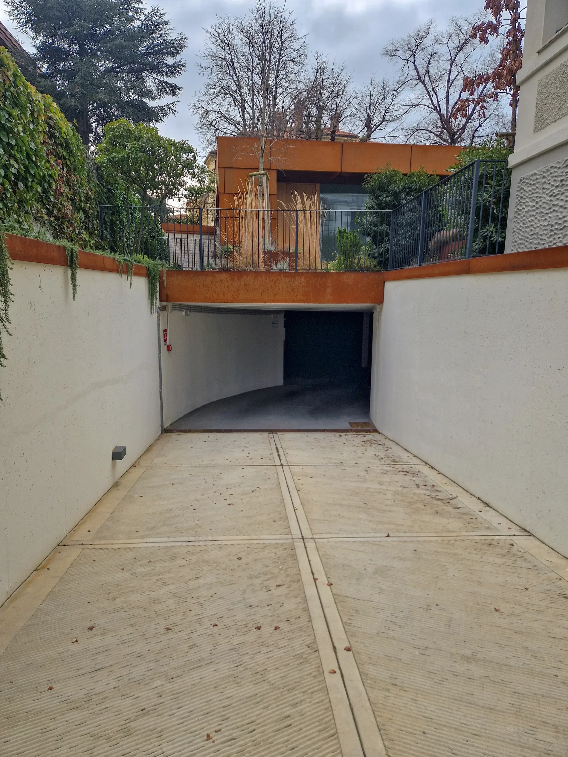 Exterior photo 3