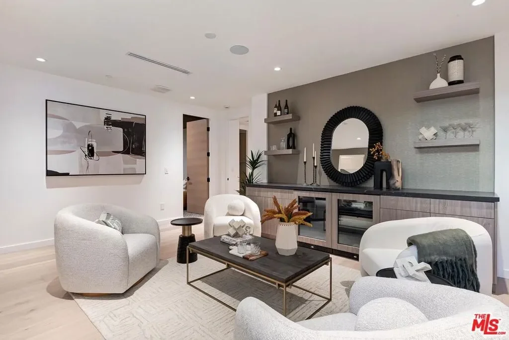 16879 Mooncrest Drive, Los Angeles, California, United States. - Photo 34
